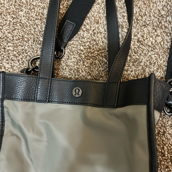Lululemon Now and Always Tote Crossbody Bag Mini 8L Black / Tan, no longer sold! - Picture 2 of 4